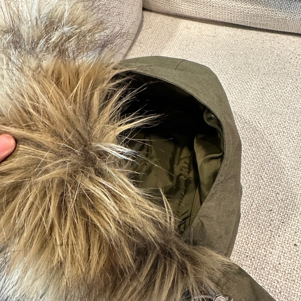 Helly Hansen Women's Parka
Winter Coat - Fur Hood- like new - Picture 9 of 10